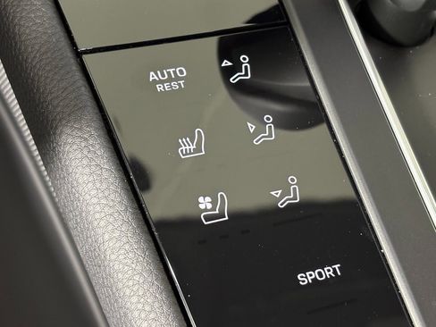 New 2026 Porsche Macan image 30