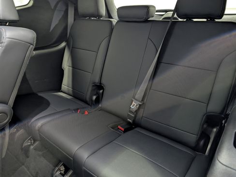 Used 2025 Buick Enclave Preferred image 10