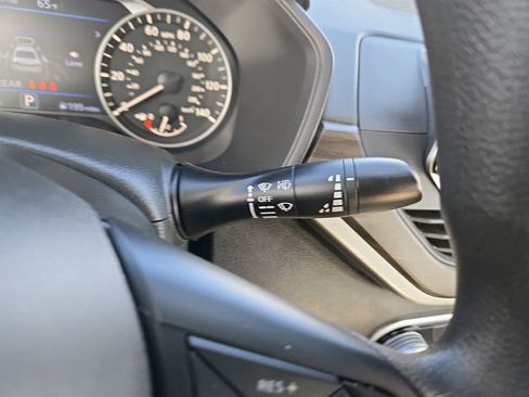 Used 2025 Nissan Altima 2.5 SV image 15