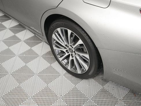 Used 2020 Lexus ES 300h w/ Premium Package image 8