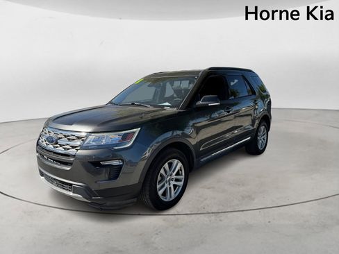 Used 2018 Ford Explorer XLT w/ Equipment Group 201A image 7