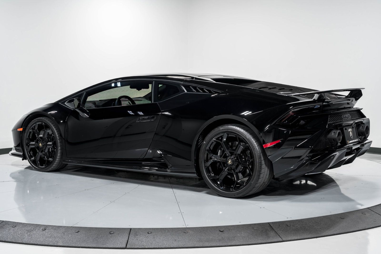 Used 2023 Lamborghini Huracan Tecnica RWD image 5