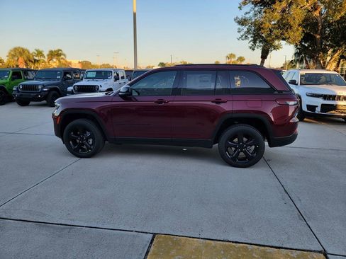 New 2025 Jeep Grand Cherokee Limited w/ Luxury Tech Group II RWD image 2