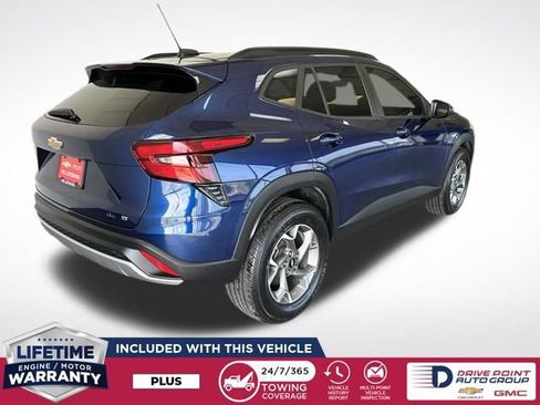 Used 2024 Chevrolet Trax LT FWD image 3
