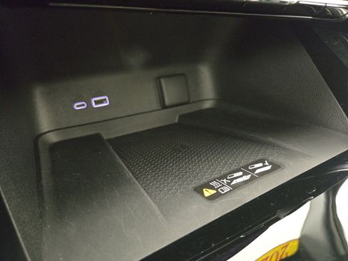 Certified 2025 Chevrolet Traverse RS AWD/4WD image 28