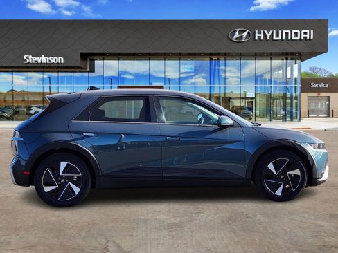 New 2026 Hyundai Ioniq 5 SEL image 4