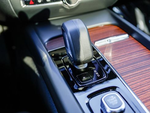 Used 2025 Volvo V60 B5 Cross Country Plus image 26