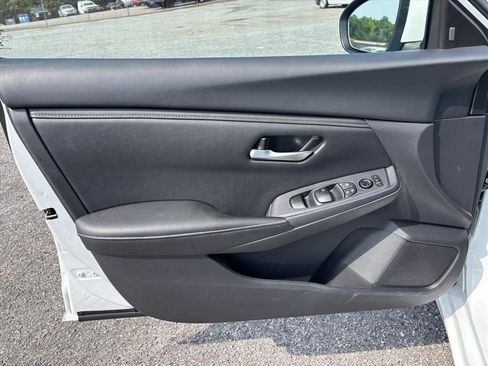 Used 2025 Nissan Sentra SV FWD image 9