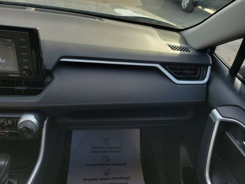 Used 2021 Toyota RAV4 XLE image 19