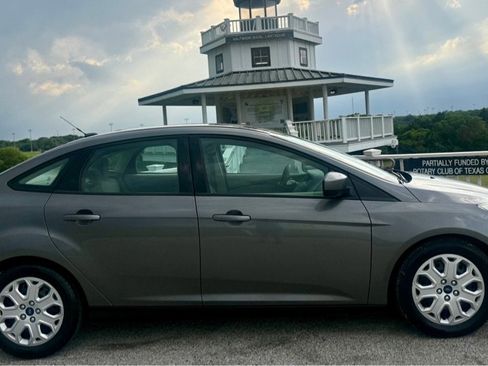 Used 2012 Ford Focus SE FWD image 4