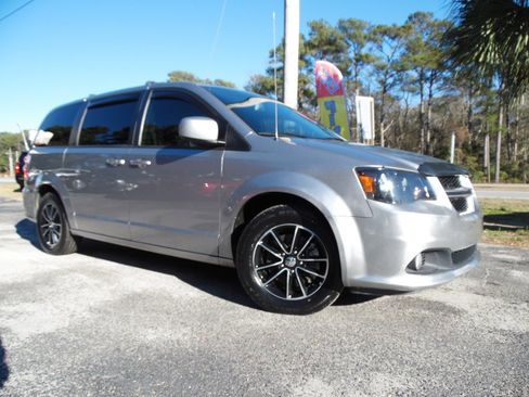 Used 2019 Dodge Grand Caravan GT image 2