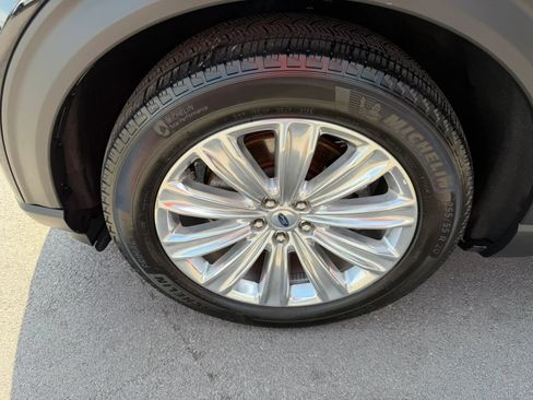 Used 2022 Ford Explorer Limited w/ Hybrid Equipment Group 310A RWD image 20
