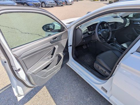 Used 2021 Volkswagen Jetta SE FWD image 8