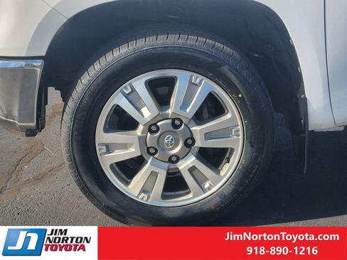 Used 2018 Toyota Tundra SR5 image 12