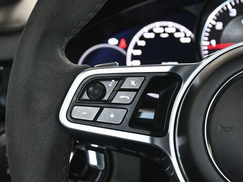 Used 2023 Porsche Cayenne GTS image 38