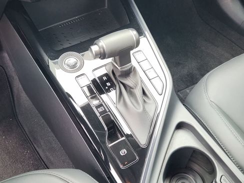 Certified 2024 Kia Niro EX FWD image 18