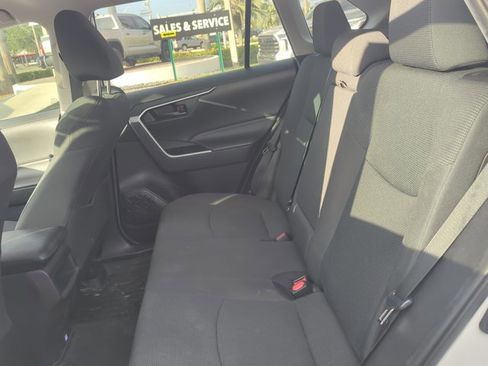 Used 2021 Toyota RAV4 LE image 22