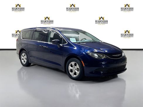 Used 2017 Chrysler Pacifica LX w/ Tire & Wheel Group image 3