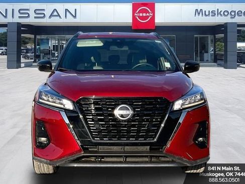 Used 2023 Nissan Kicks SR w/ SR Premium Package FWD image 2