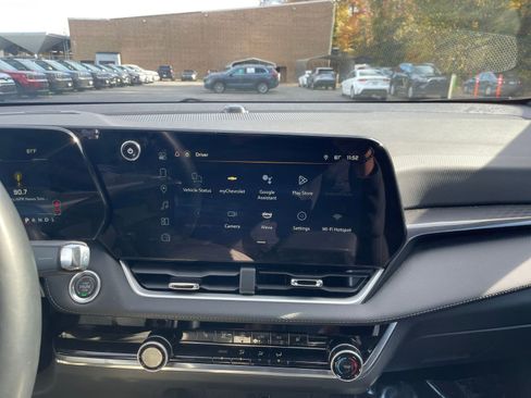 Used 2025 Chevrolet Equinox LT image 18