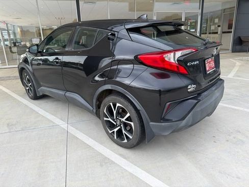 Used 2018 Toyota C-HR XLE FWD image 3