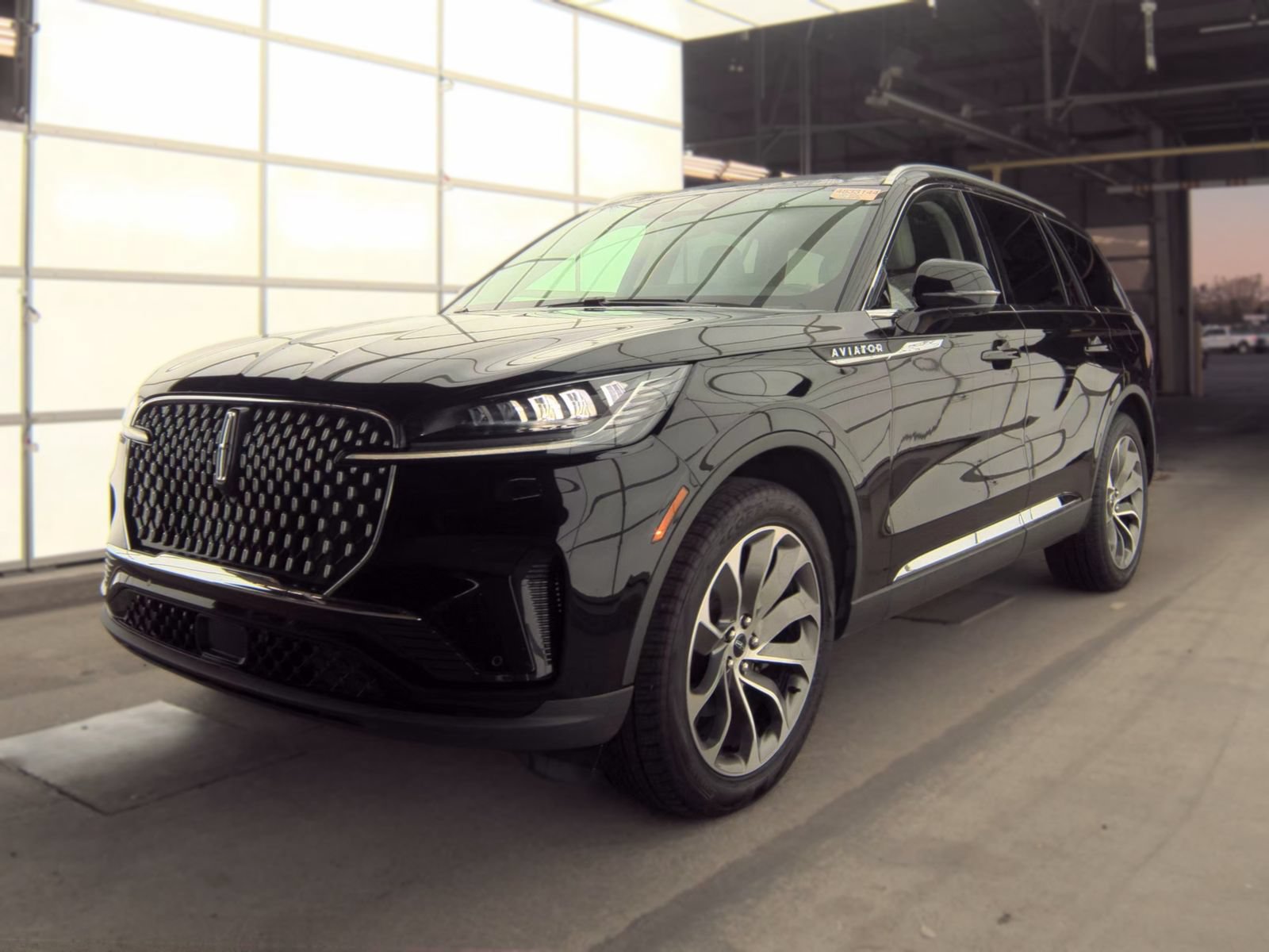 Used 2026 Lincoln Aviator AWD image 2
