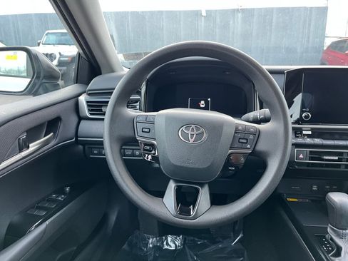 Used 2025 Toyota Camry LE image 27