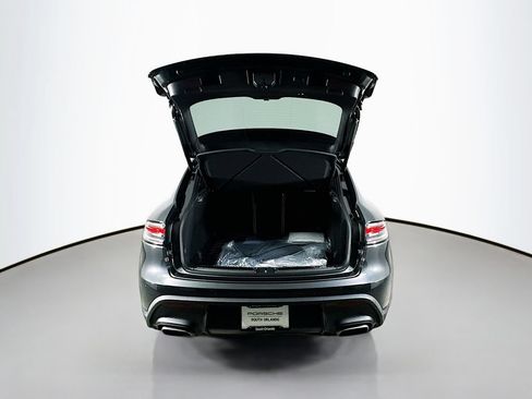 Certified 2026 Porsche Macan AWD/4WD image 28