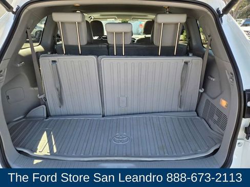 Used 2019 Toyota Highlander XLE AWD/4WD image 13