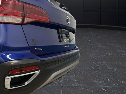 Used 2022 Volkswagen Taos SEL image 32