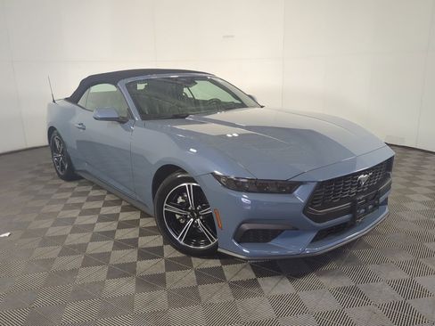 Used 2025 Ford Mustang Premium image 2