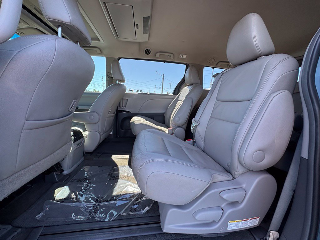 Used 2017 Toyota Sienna XLE Premium FWD image 36