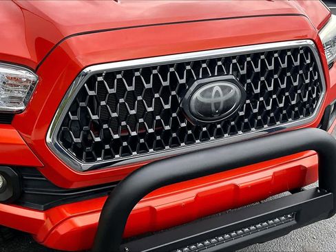 Used 2018 Toyota Tacoma TRD Sport image 29