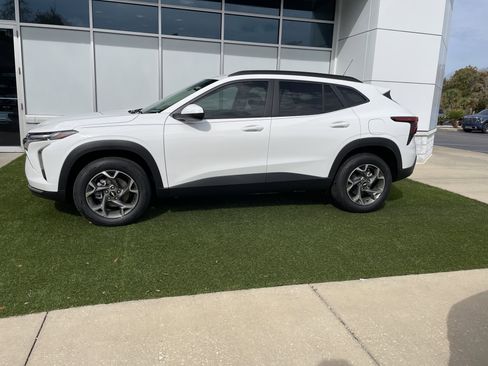 New 2025 Chevrolet Trax LT w/ Driver Confidence Package image 4