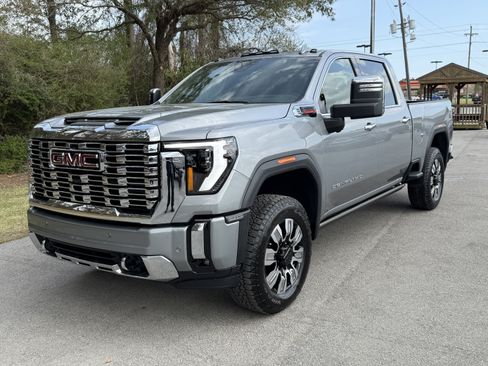 New 2026 GMC Sierra 2500 Denali w/ Denali Reserve Package AWD/4WD image 9