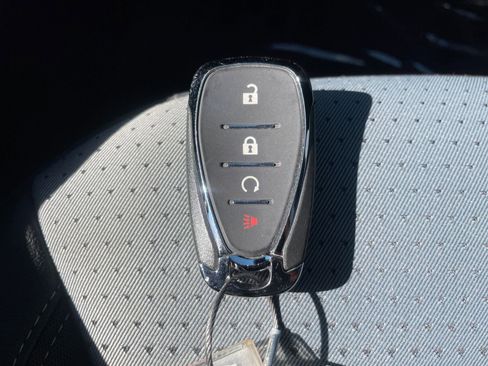 Used 2025 Chevrolet Trax LT w/ LT Convenience Package FWD image 21