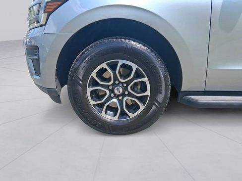 Used 2024 Ford Expedition XLT image 9
