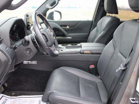 Used 2023 Lexus LX 600 4WD w/ Luxury Package image 9