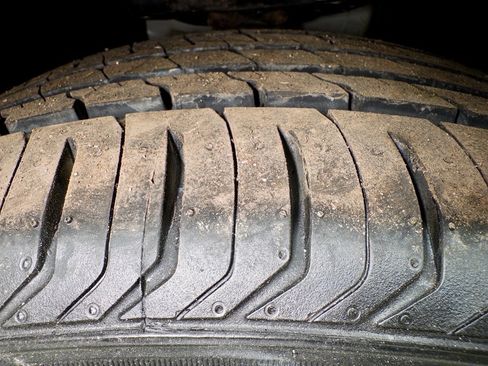 Used 2019 Chevrolet Bolt Premier w/ Infotainment Package image 37