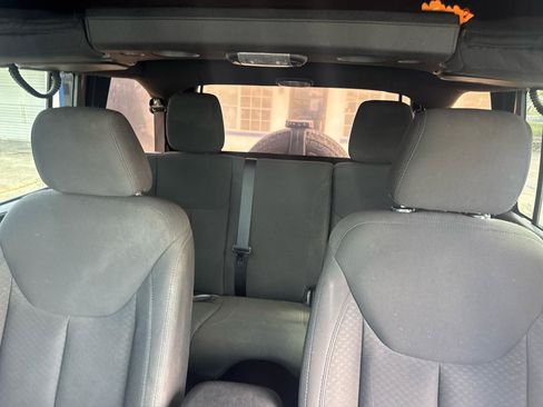 Used 2016 Jeep Wrangler Unlimited Sport w/ Connectivity Group AWD/4WD image 14