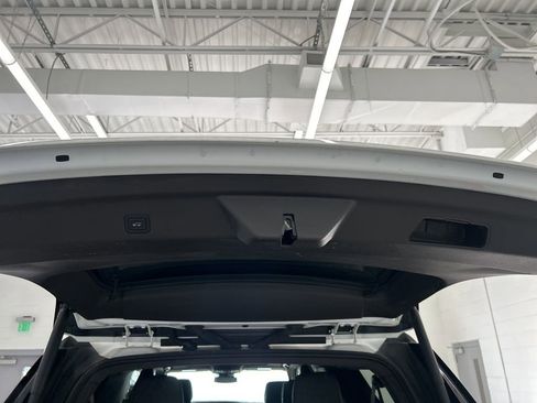 Used 2024 GMC Yukon XL Denali image 32