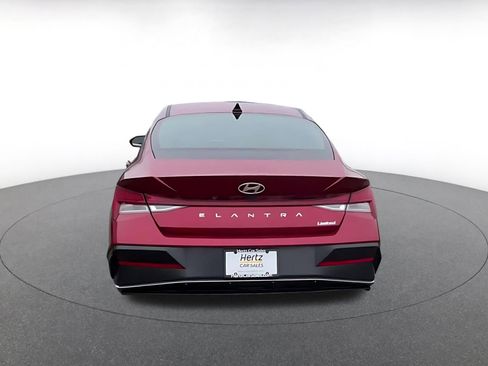 Used 2025 Hyundai Elantra Limited image 12