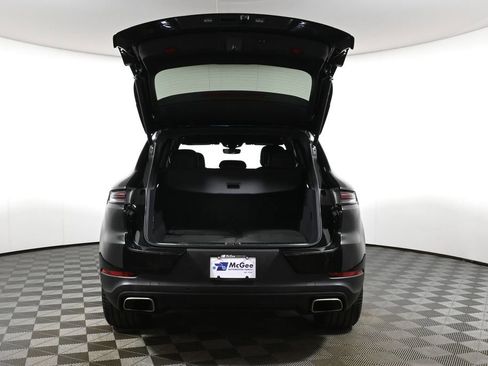 Used 2025 Porsche Cayenne AWD/4WD image 37