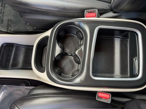 Used 2024 Chrysler Pacifica Touring-L FWD image 34