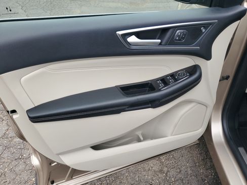 Used 2020 Ford Edge Titanium AWD/4WD image 10