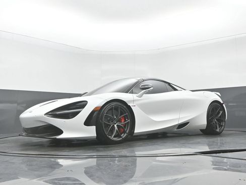 Used 2020 McLaren 720S Performance RWD image 26