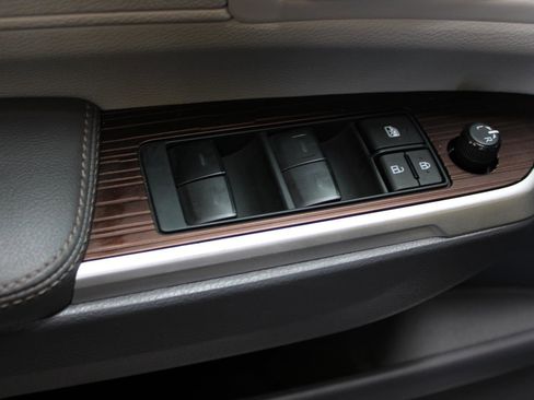 Used 2024 Toyota Sienna XLE AWD/4WD image 45