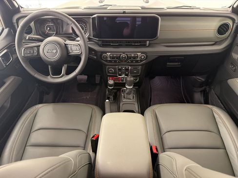 Used 2025 Jeep Gladiator Mojave AWD/4WD image 14