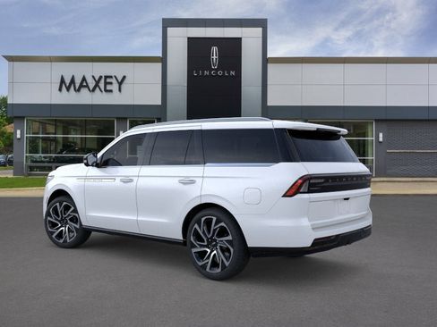 New 2026 Lincoln Navigator Reserve AWD/4WD image 4