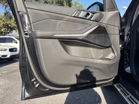 Used 2025 BMW X5 xDrive50e w/ Parking Assistance Package image 17